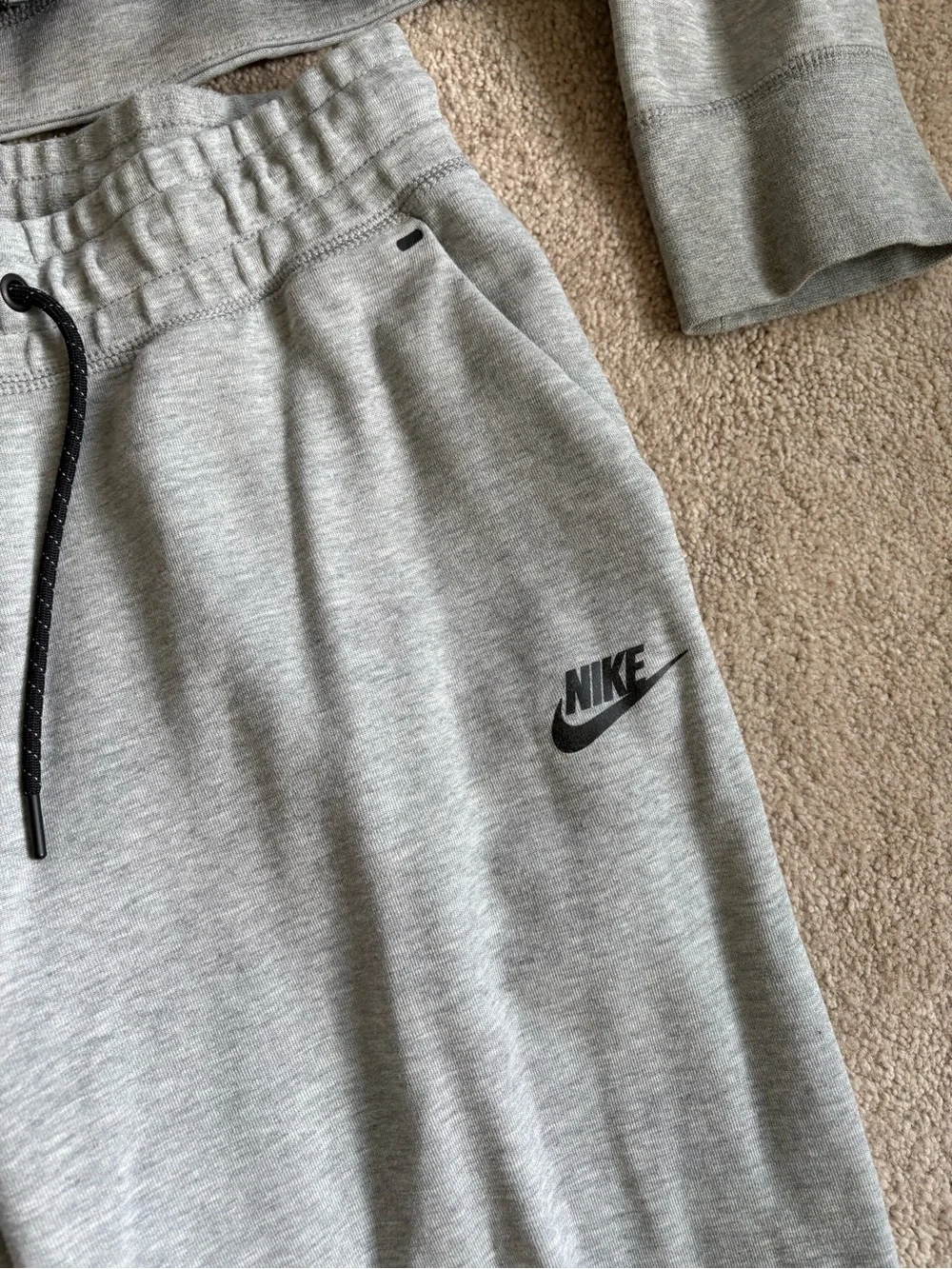 Nike Tech Women’s Light Gray